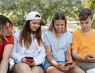 Über Social Media Mitarbeiter und Lernende finden