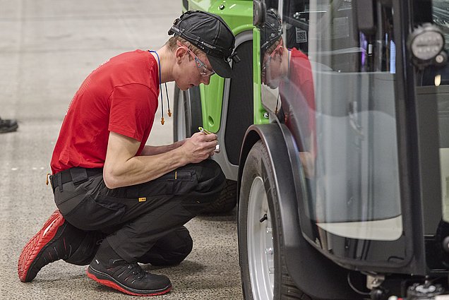 Andrin Dobler lors de sa première épreuve aux EuroSkills 2025. © SwissSkills/Michael Zanghellini